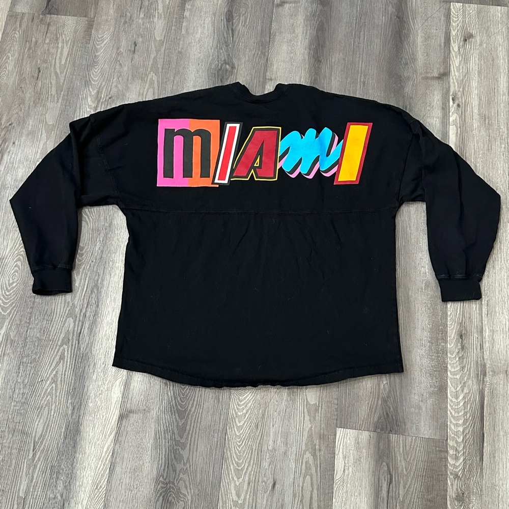 Miami Heat Court Culture Rare NBA long sleeve shirt size Laege fits like XL